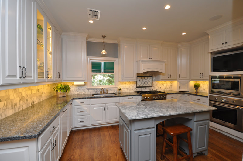 Beautiful, large kitchen. Perfect for everyday family meals or hosting guests.